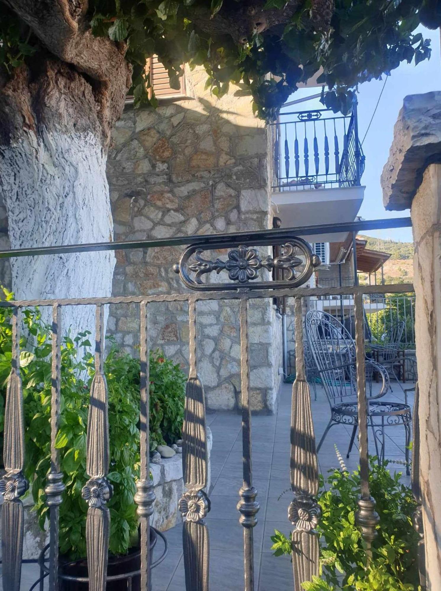הוילה View By The Castle נפפקטוס מראה חיצוני תמונה